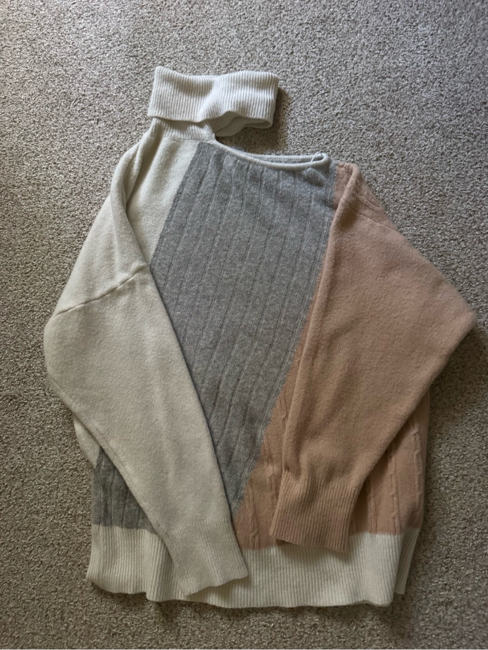 Le Lis Cable knit Cutout Turtleneck Sweater in Cream, Gray & Pink Small